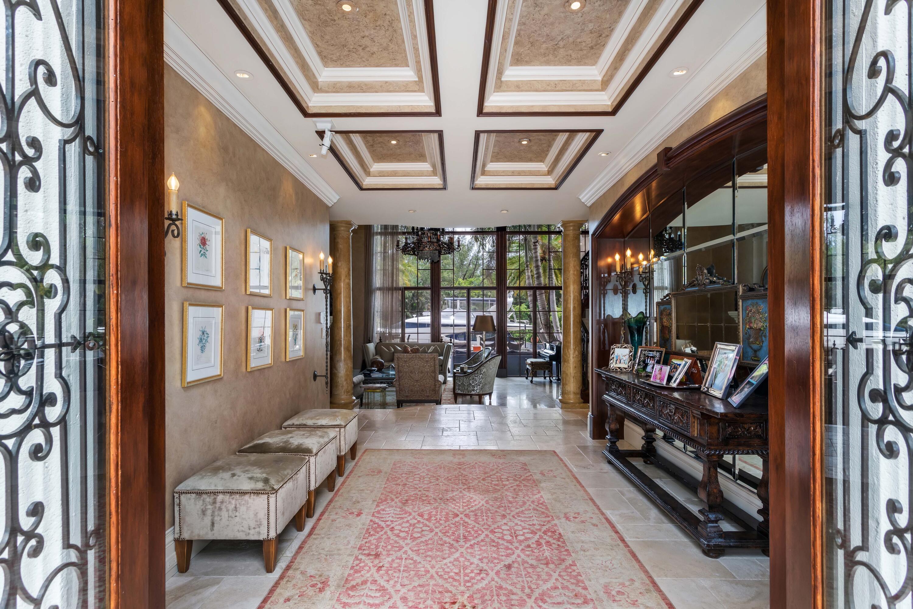 ROYAL PALM YACHT & COUNTRY CLUB - Residential