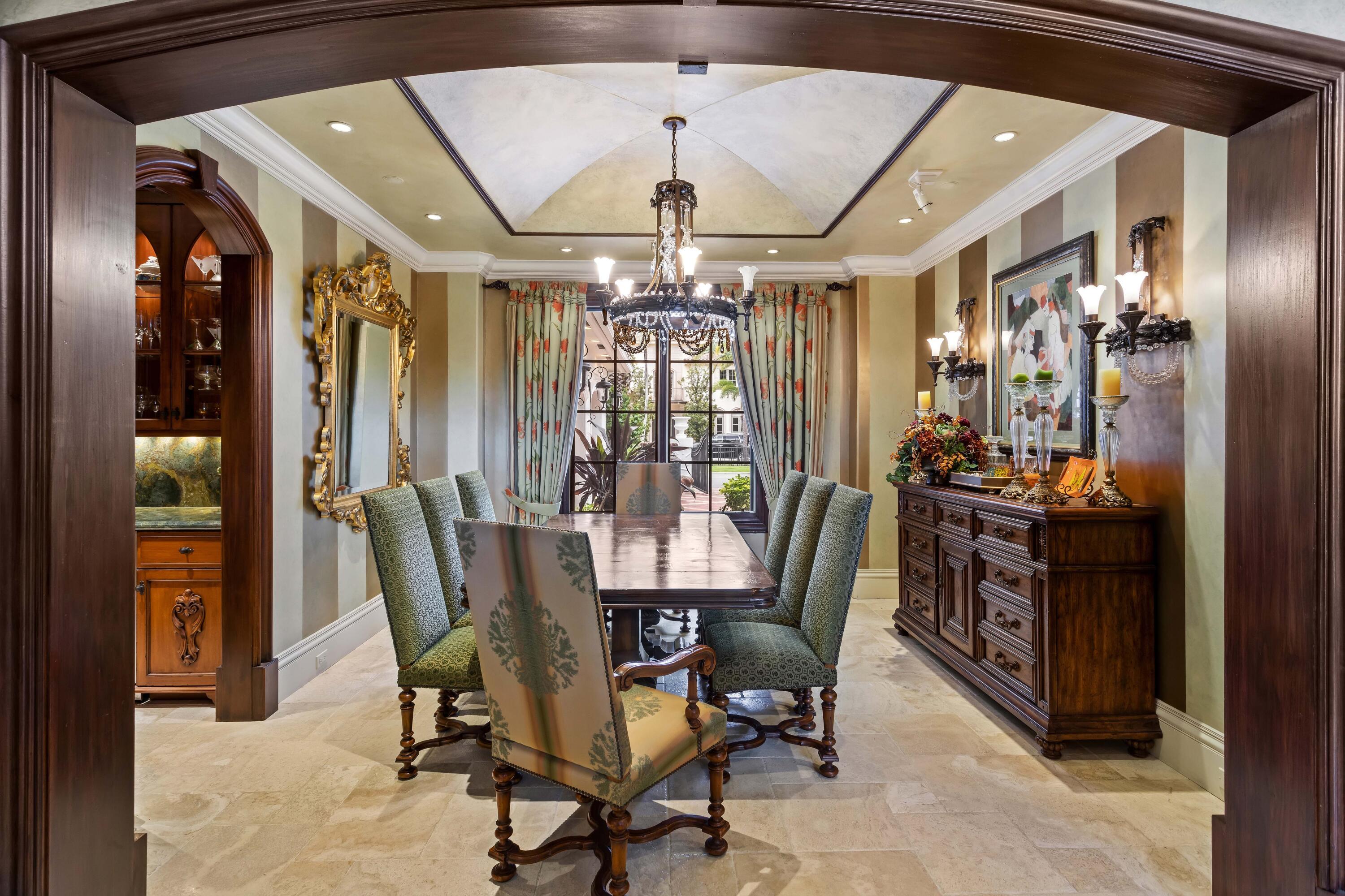 ROYAL PALM YACHT & COUNTRY CLUB - Residential