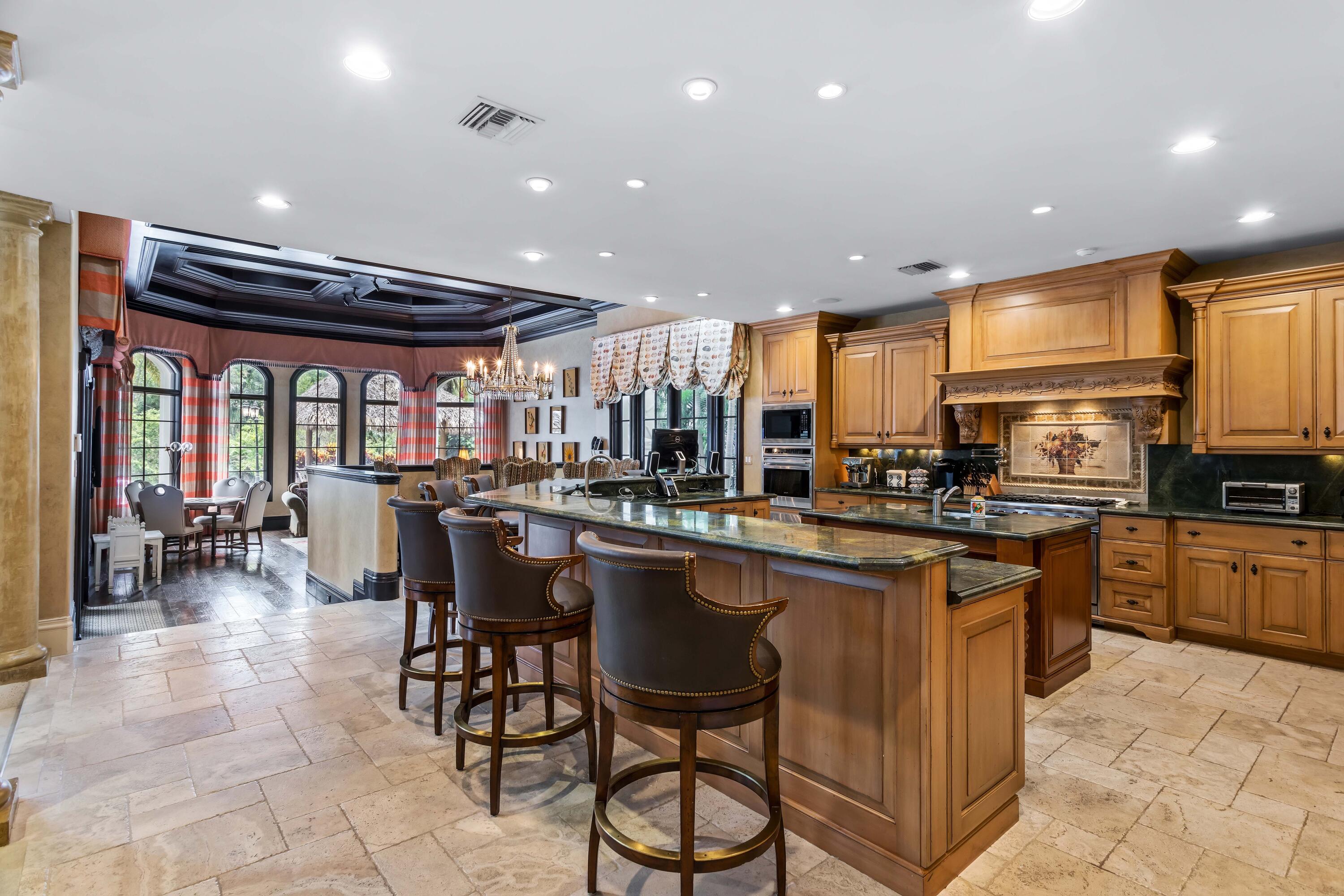 ROYAL PALM YACHT & COUNTRY CLUB - Residential