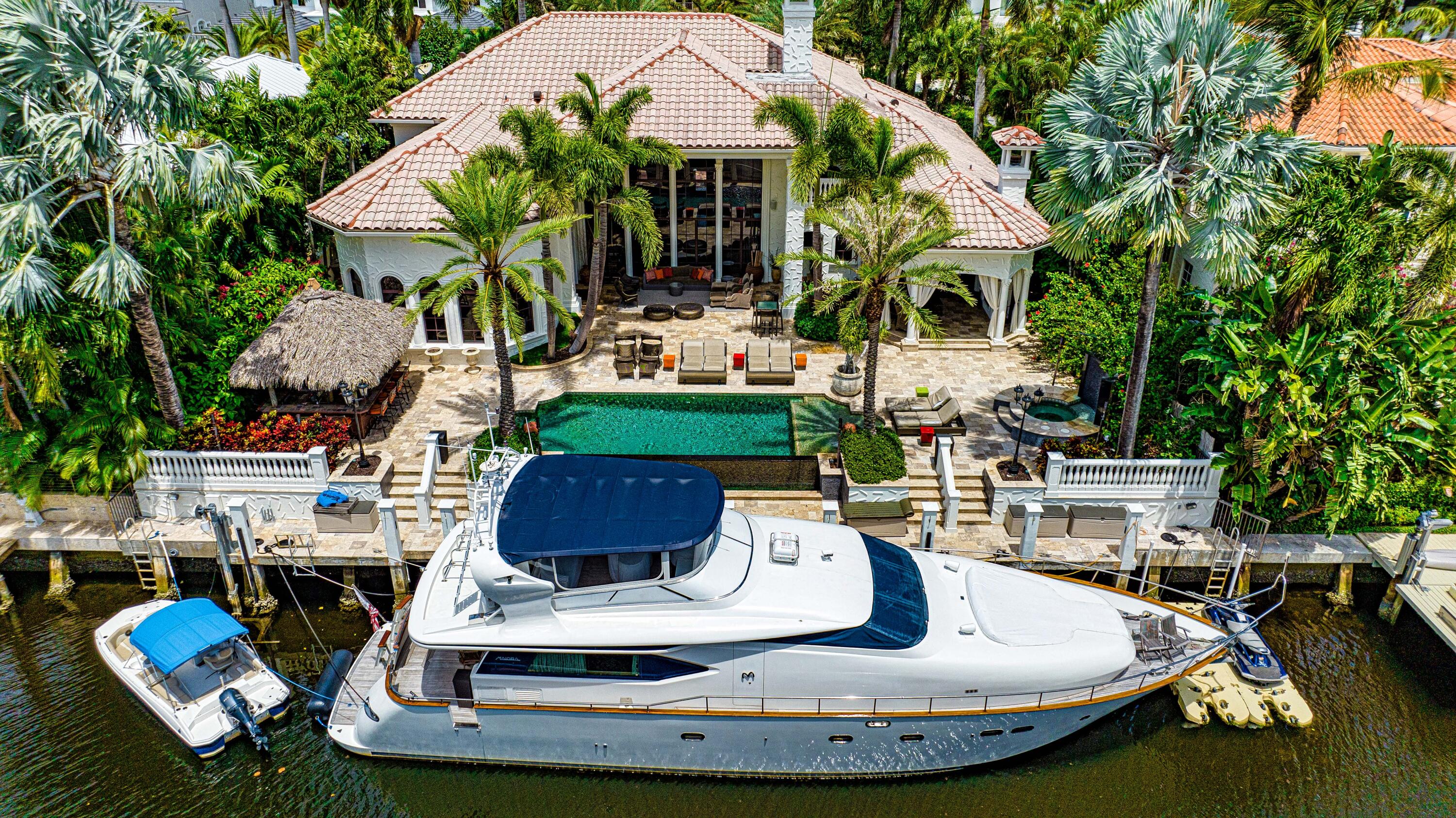 ROYAL PALM YACHT & COUNTRY CLUB - Residential