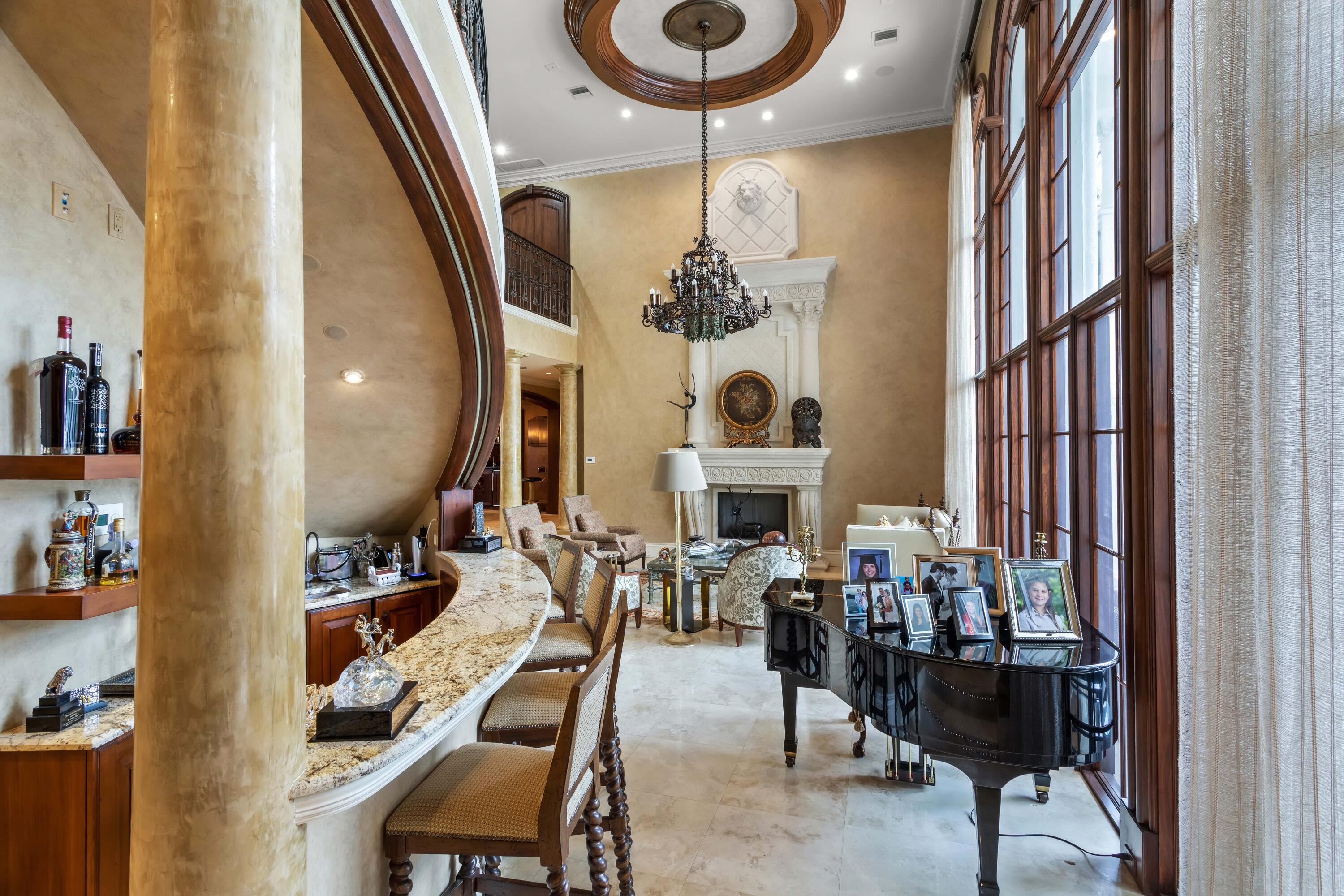 ROYAL PALM YACHT & COUNTRY CLUB - Residential