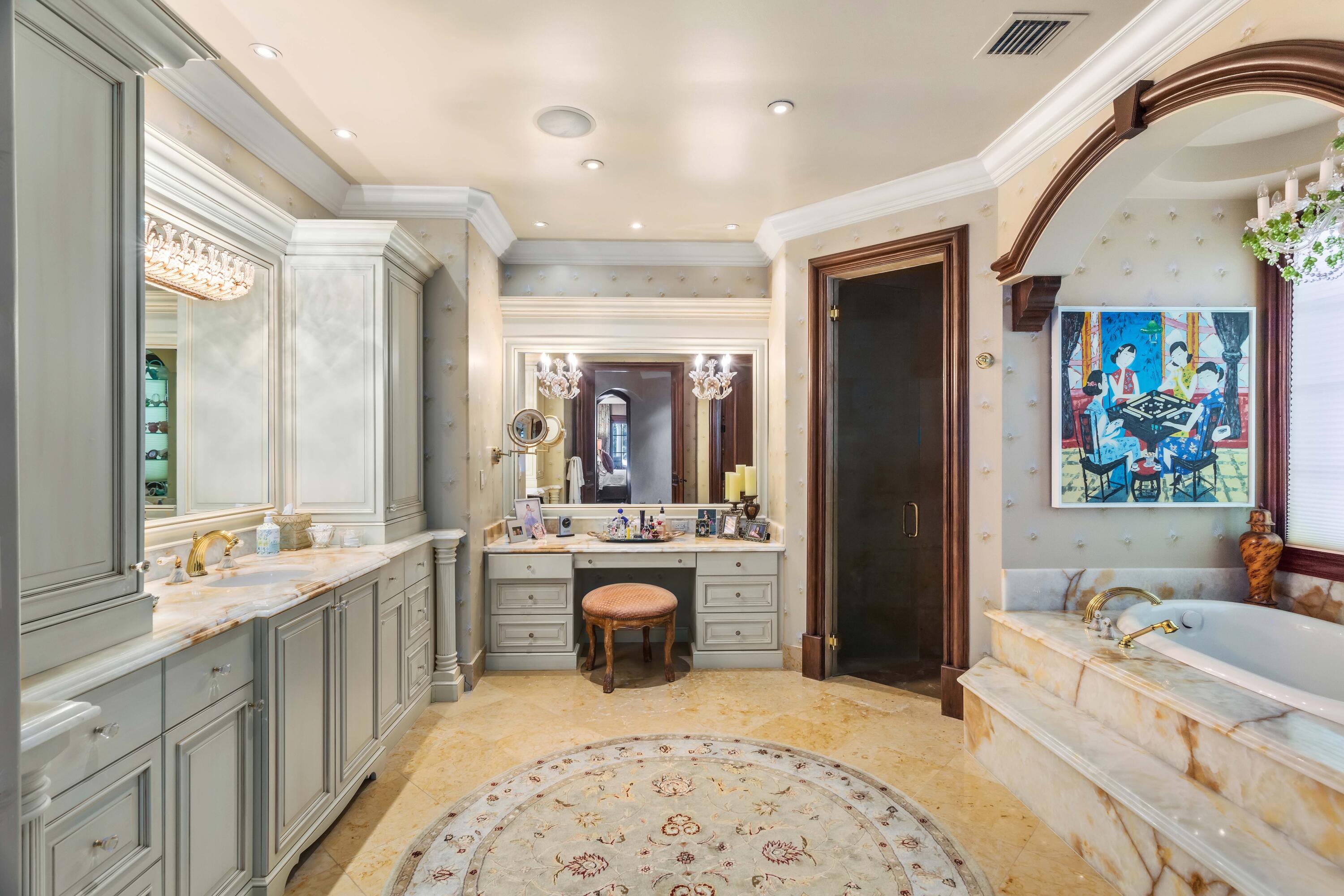 ROYAL PALM YACHT & COUNTRY CLUB - Residential