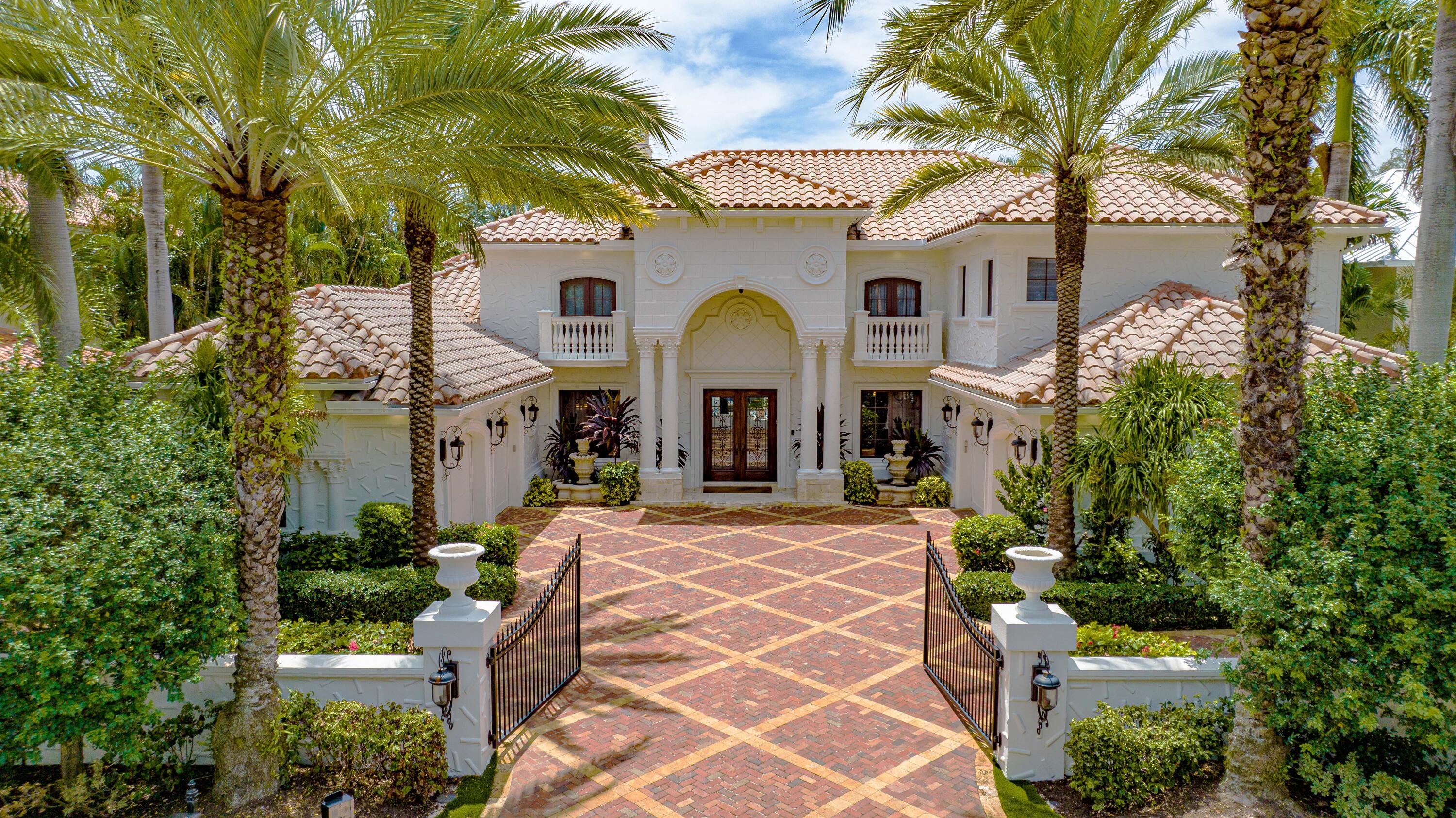 ROYAL PALM YACHT & COUNTRY CLUB - Residential