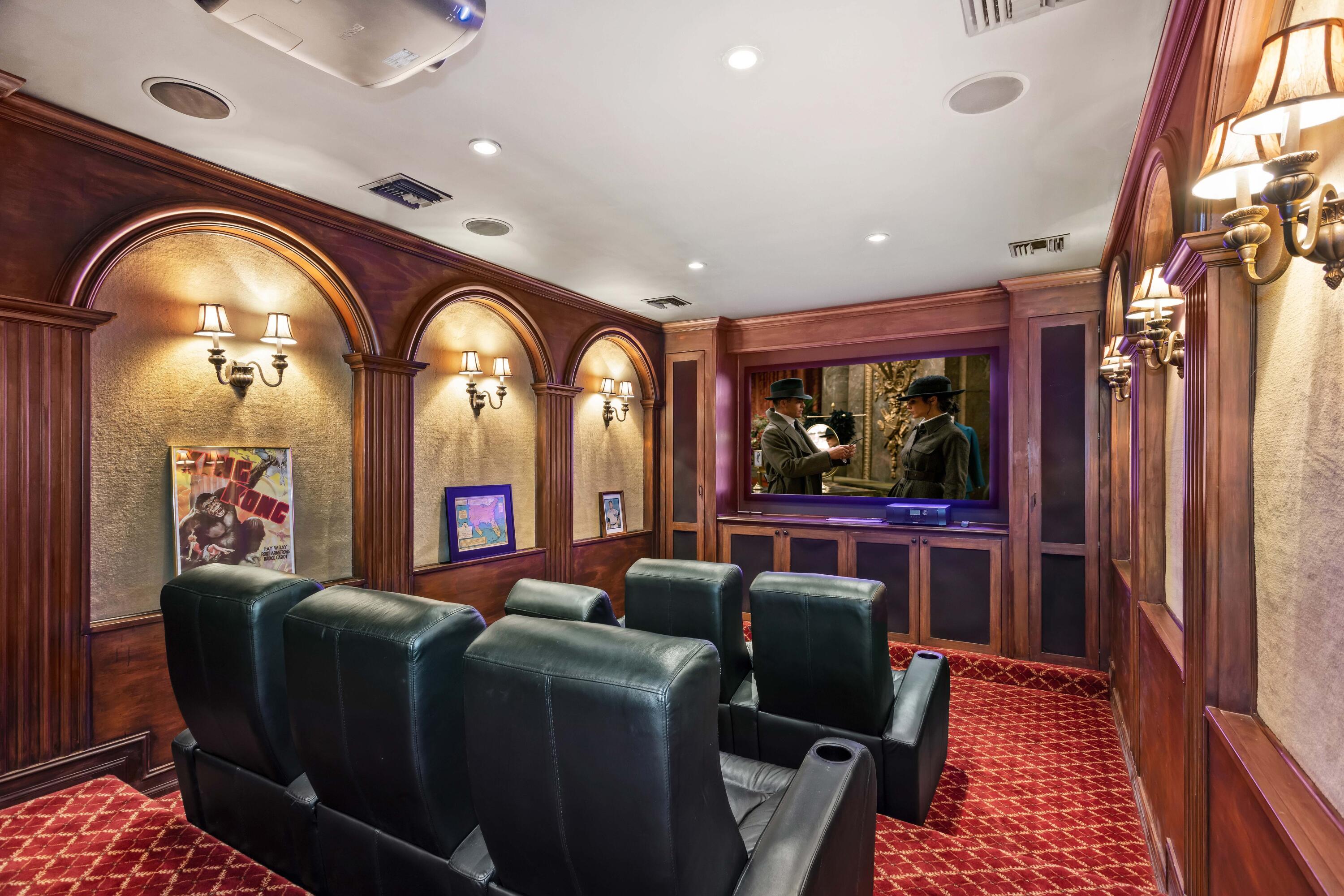 ROYAL PALM YACHT & COUNTRY CLUB - Residential