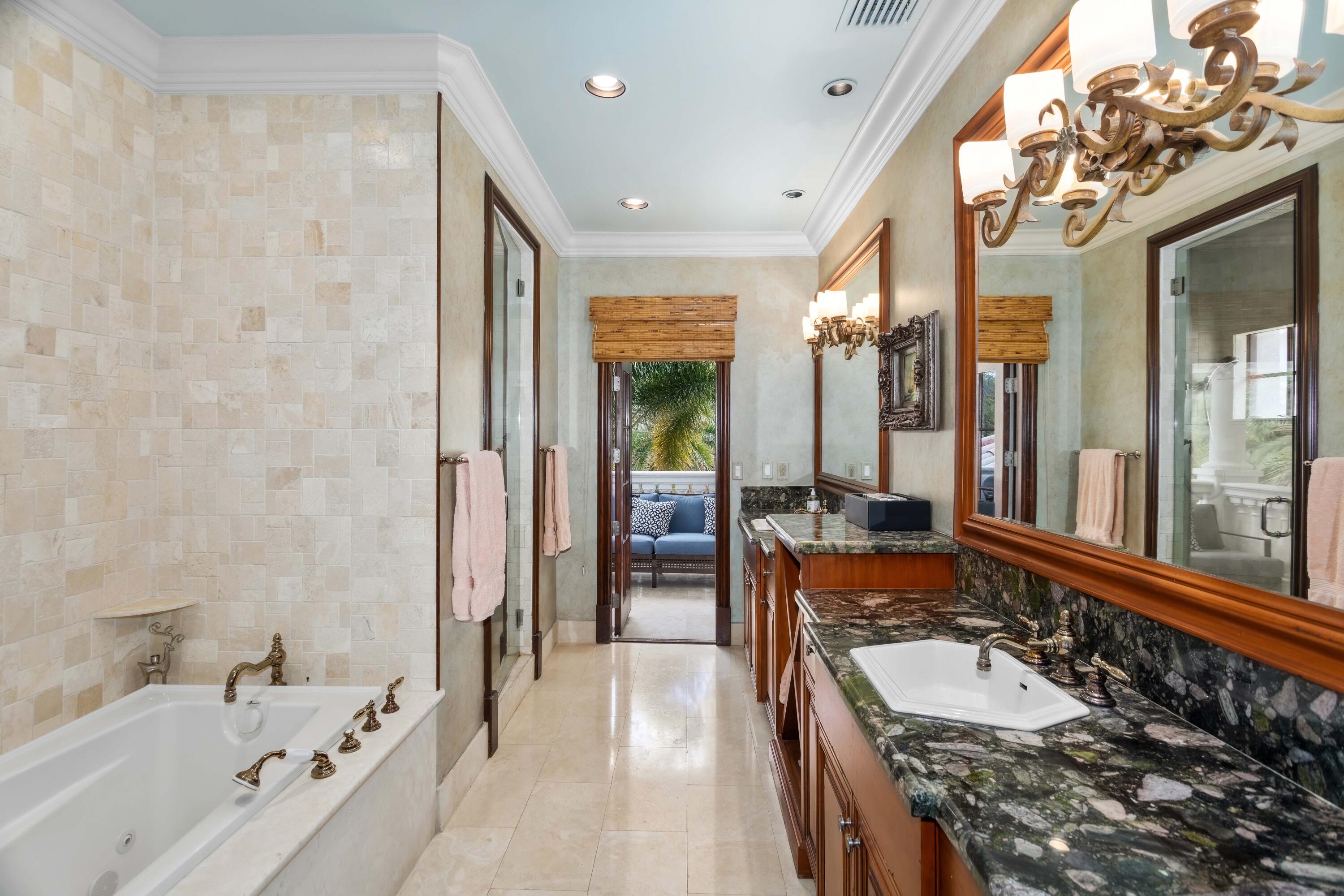 ROYAL PALM YACHT & COUNTRY CLUB - Residential