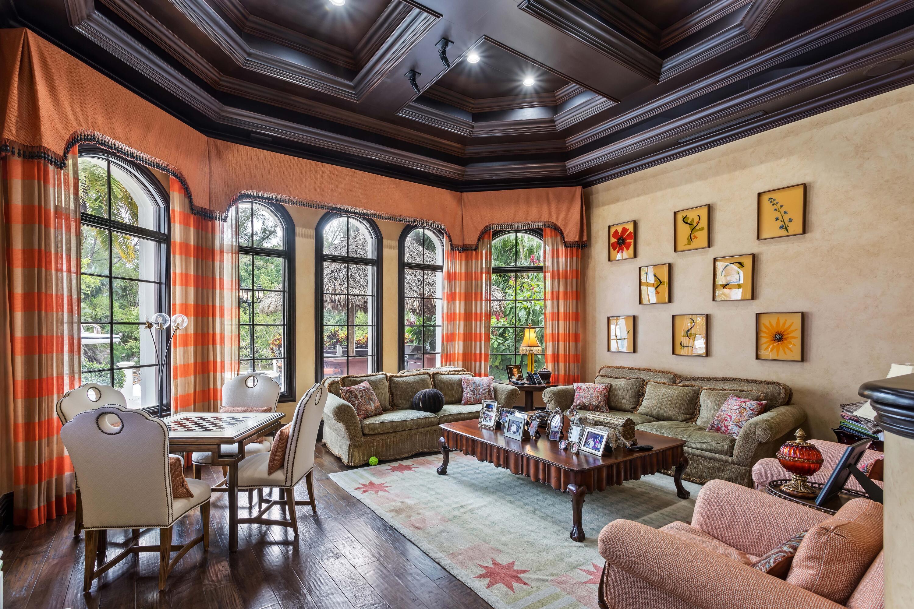 ROYAL PALM YACHT & COUNTRY CLUB - Residential