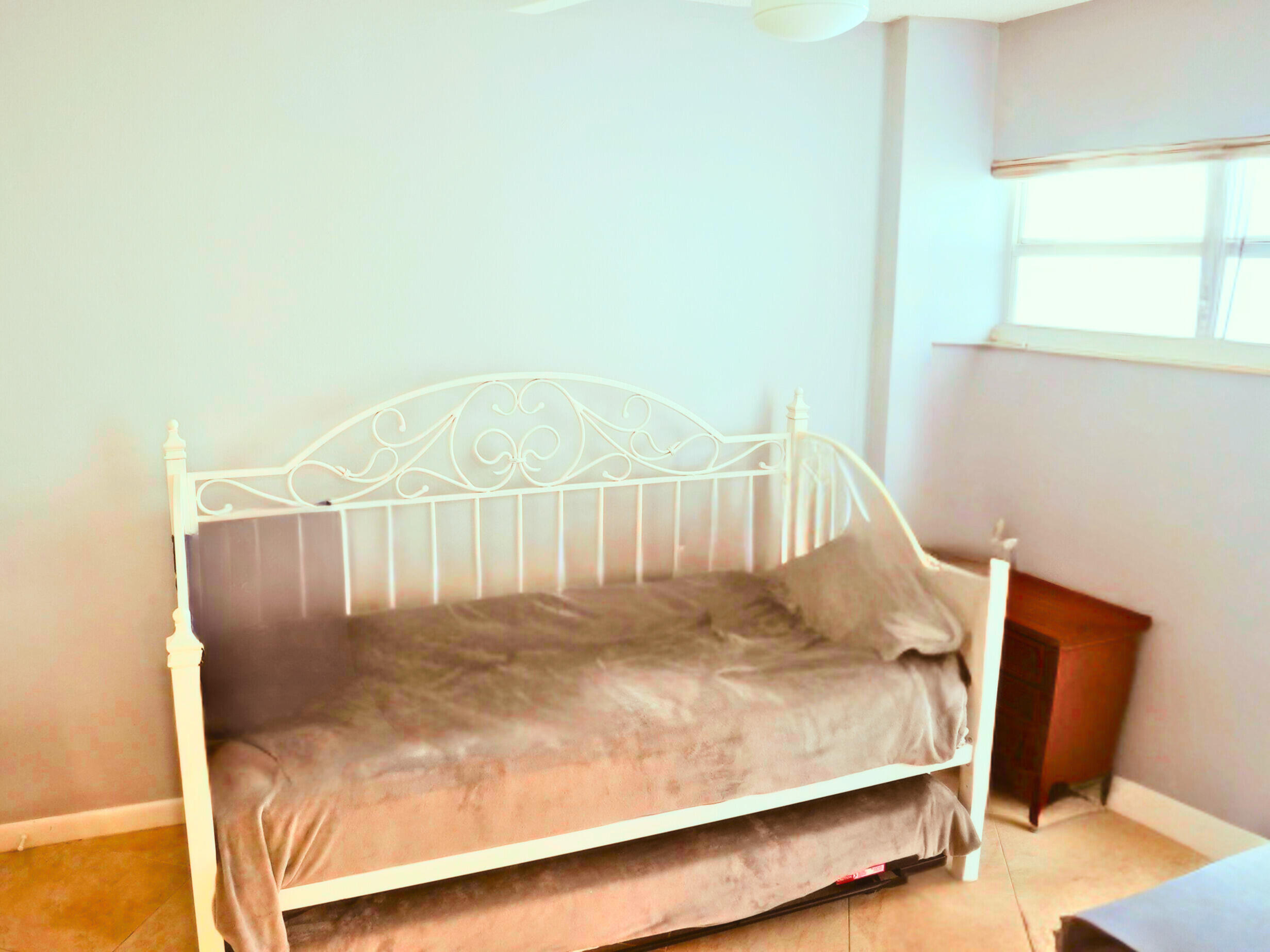 BREAKERS
CONDOMINIUM - Residential