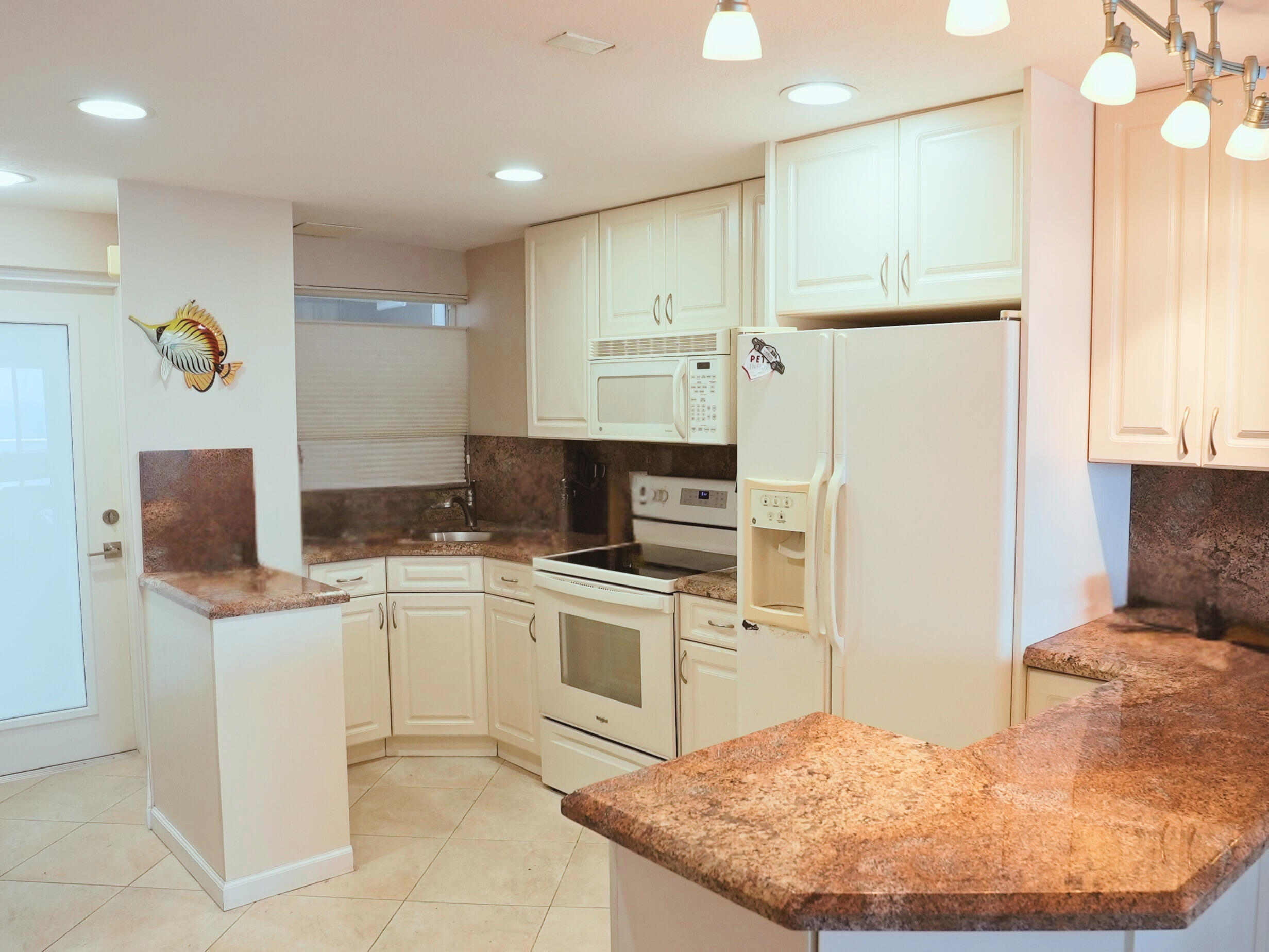 BREAKERS
CONDOMINIUM - Residential