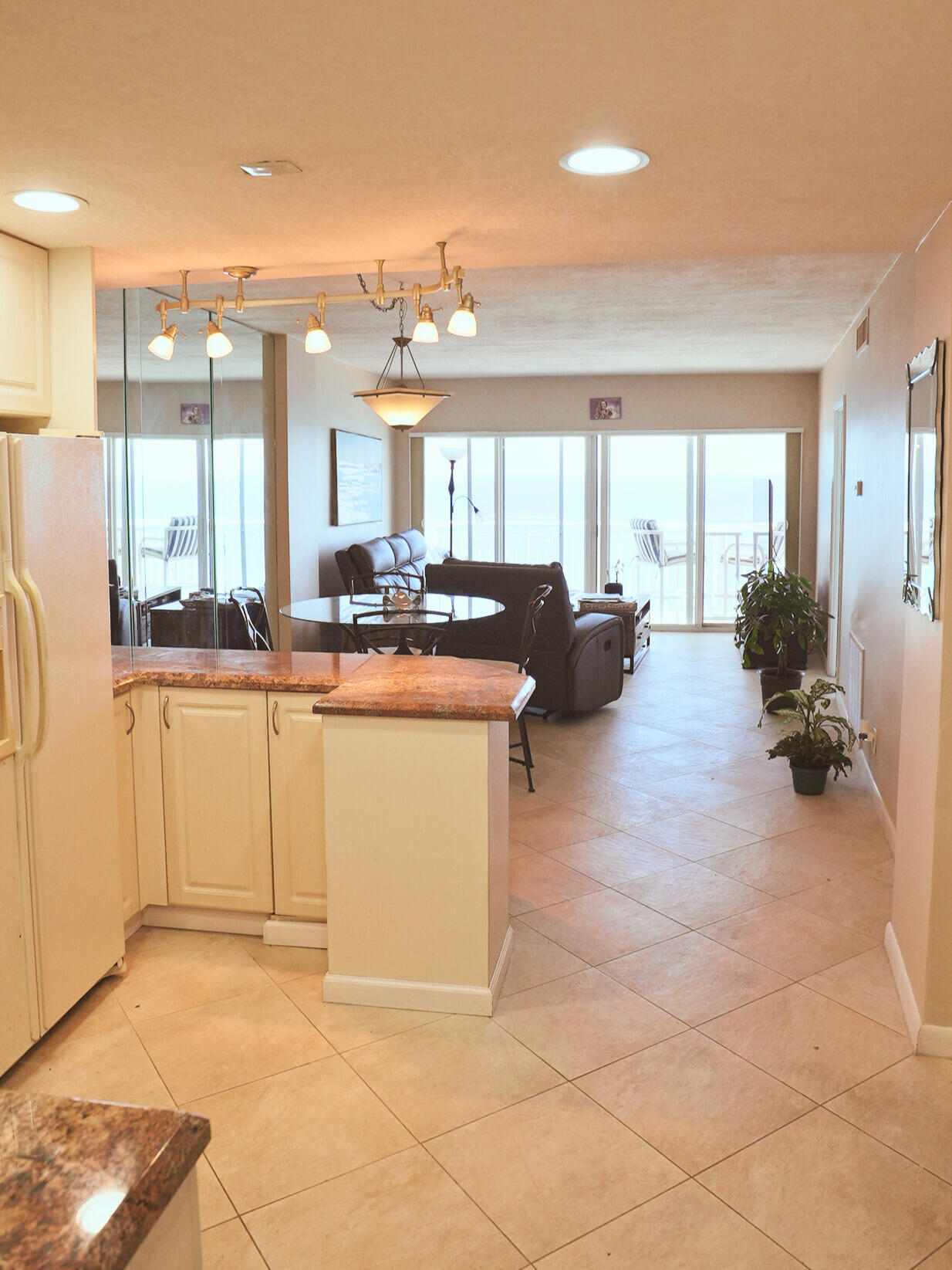 BREAKERS
CONDOMINIUM - Residential