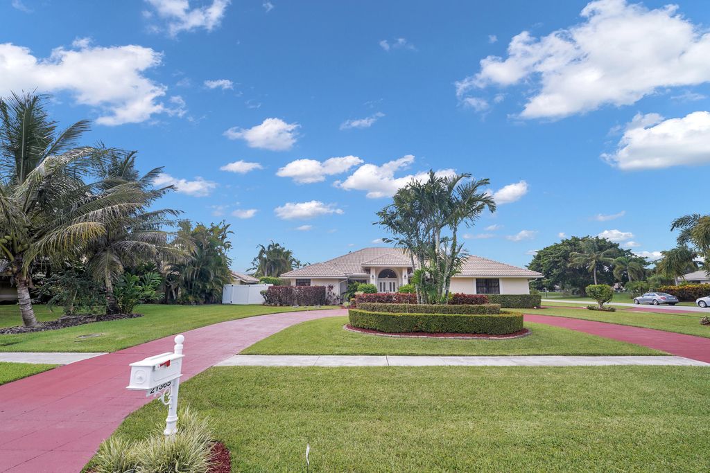 Photo of 21365 N Sweetwater Lane N, Boca Raton, FL 33428 (MLS # R11017841)