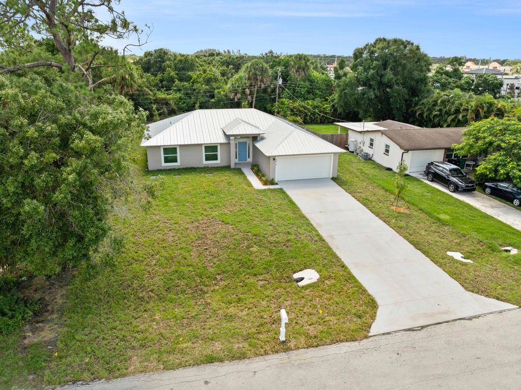 Photo of 4814 Lakewood Park Drive, Fort Pierce, FL 34951 (MLS # R11108957)