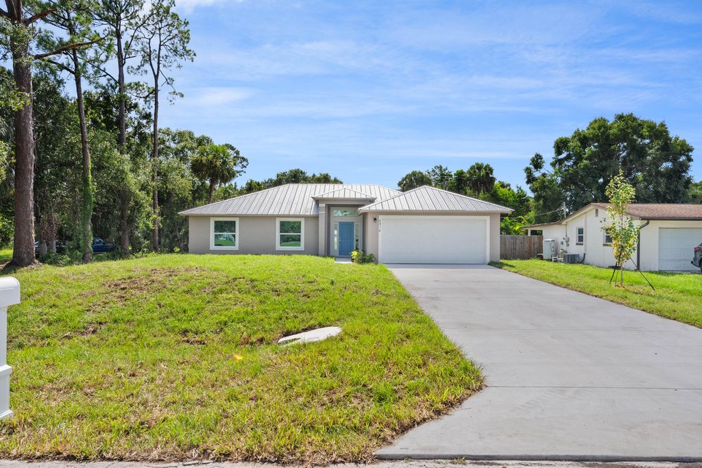 Photo of 4814 Lakewood Park Drive, Fort Pierce, FL 34951 (MLS # R11108957)