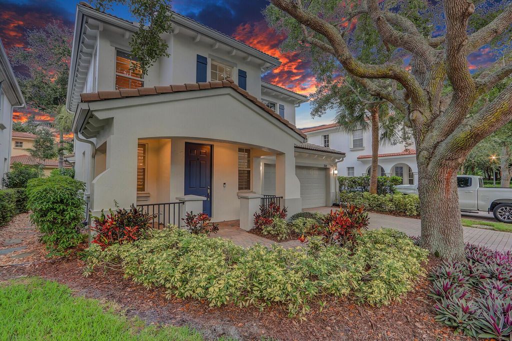 Photo of 352 November Street, Palm Beach Gardens, FL 33410 (MLS # R11005862)