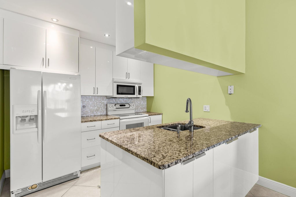 Photo of 501 WATERSIDE Drive, Hypoluxo, FL 33462 (MLS # B26080408)