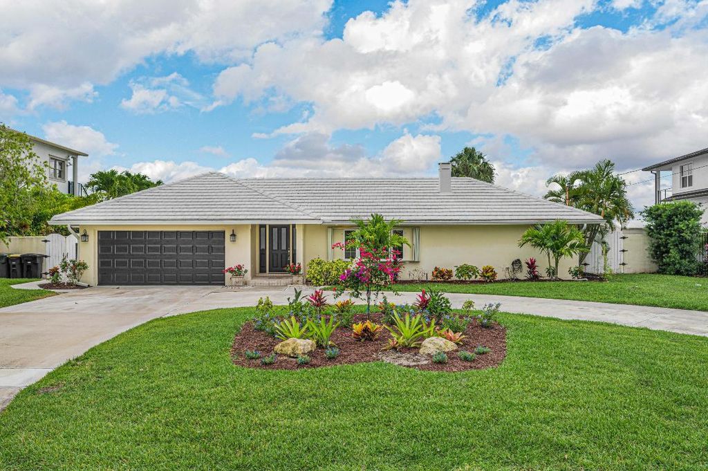 Photo of 1639 Thumb Point Drive, Fort Pierce, FL 34949 (MLS # R10987910)