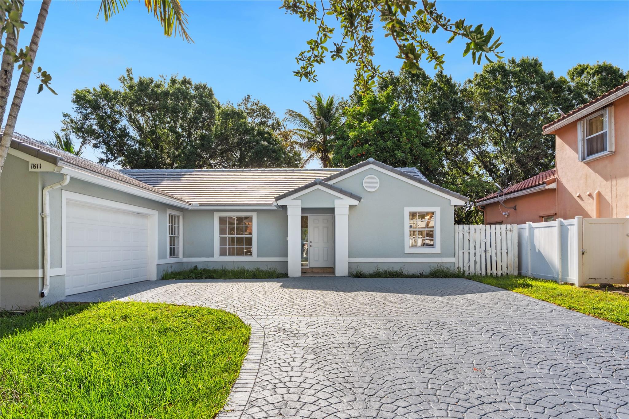 1811 SW 124th Way