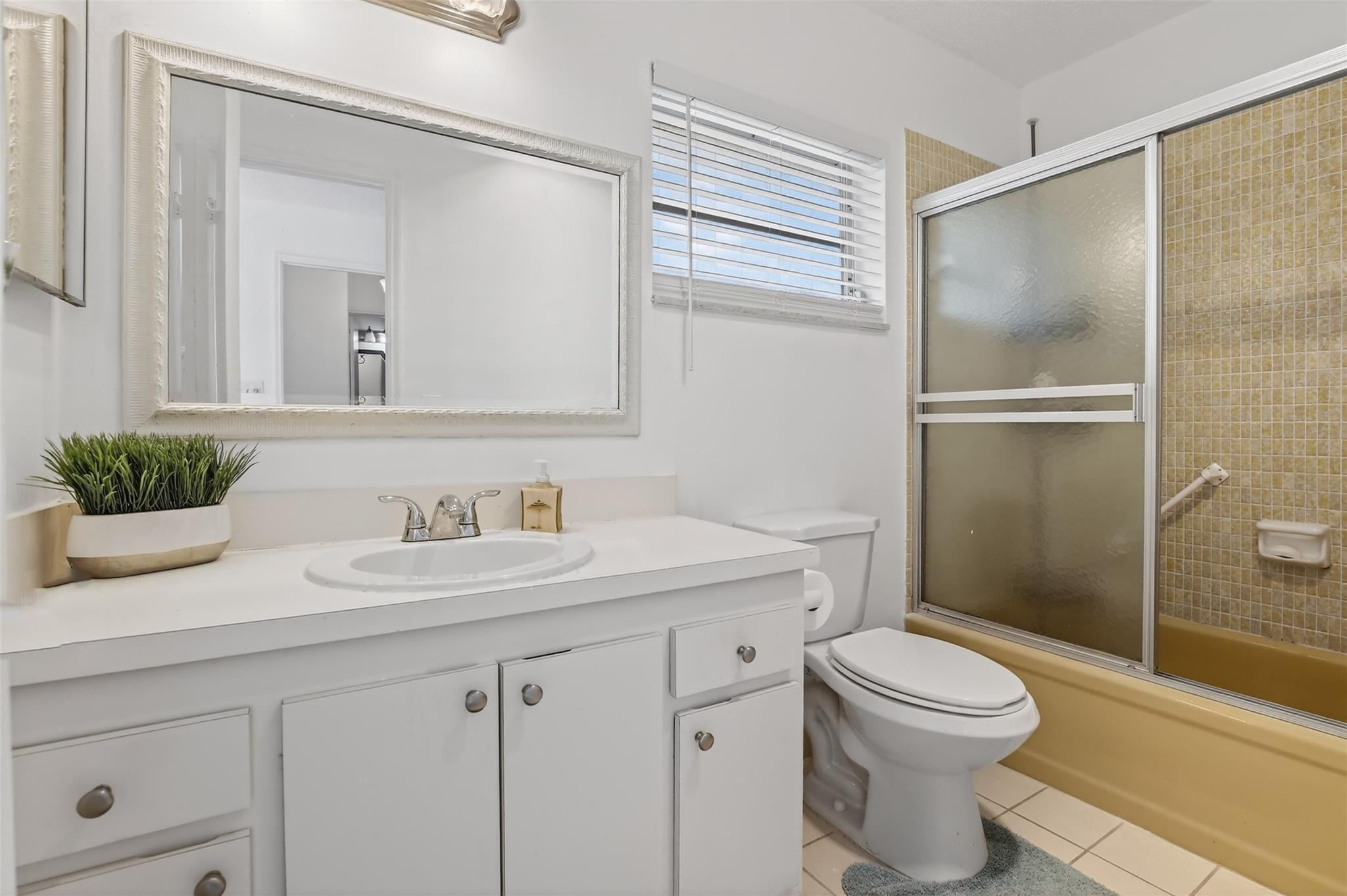 LAUDERDALE WEST - Residential