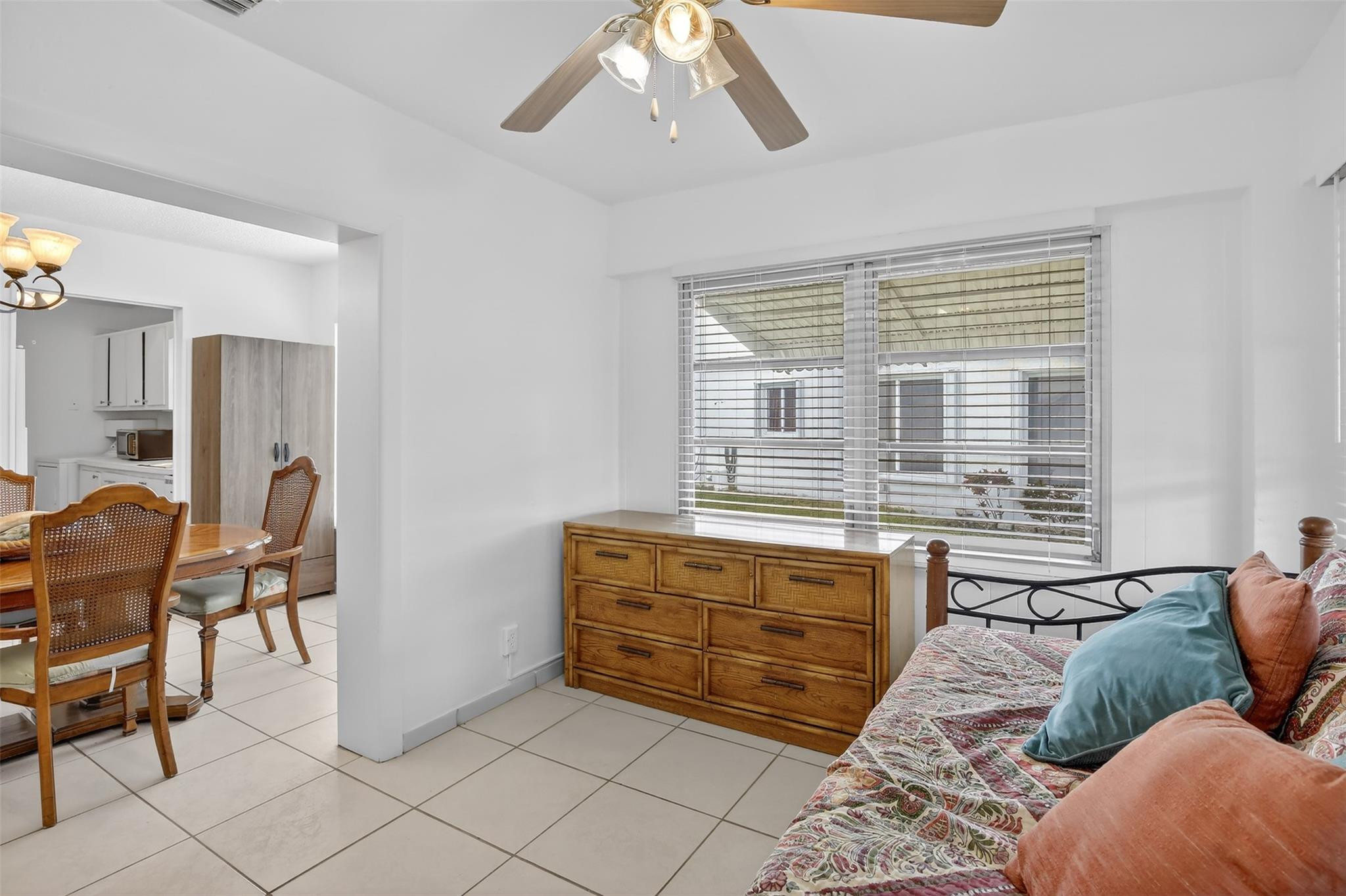 LAUDERDALE WEST - Residential
