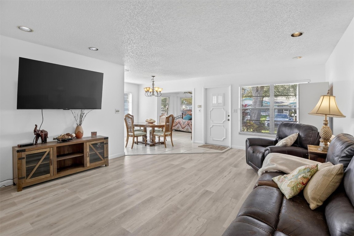 LAUDERDALE WEST - Residential