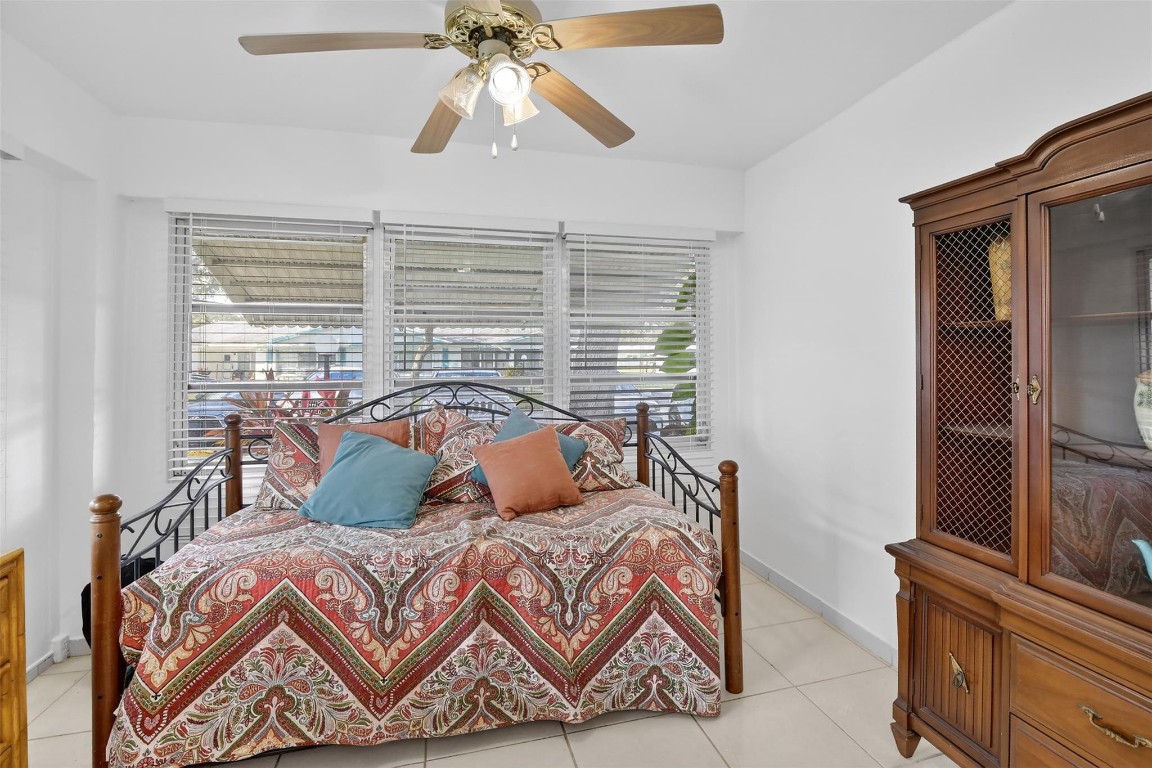 LAUDERDALE WEST - Residential