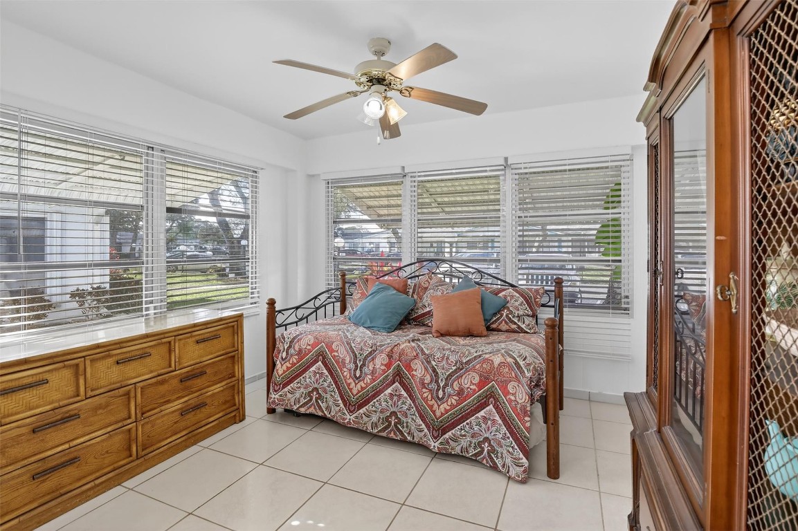 LAUDERDALE WEST - Residential