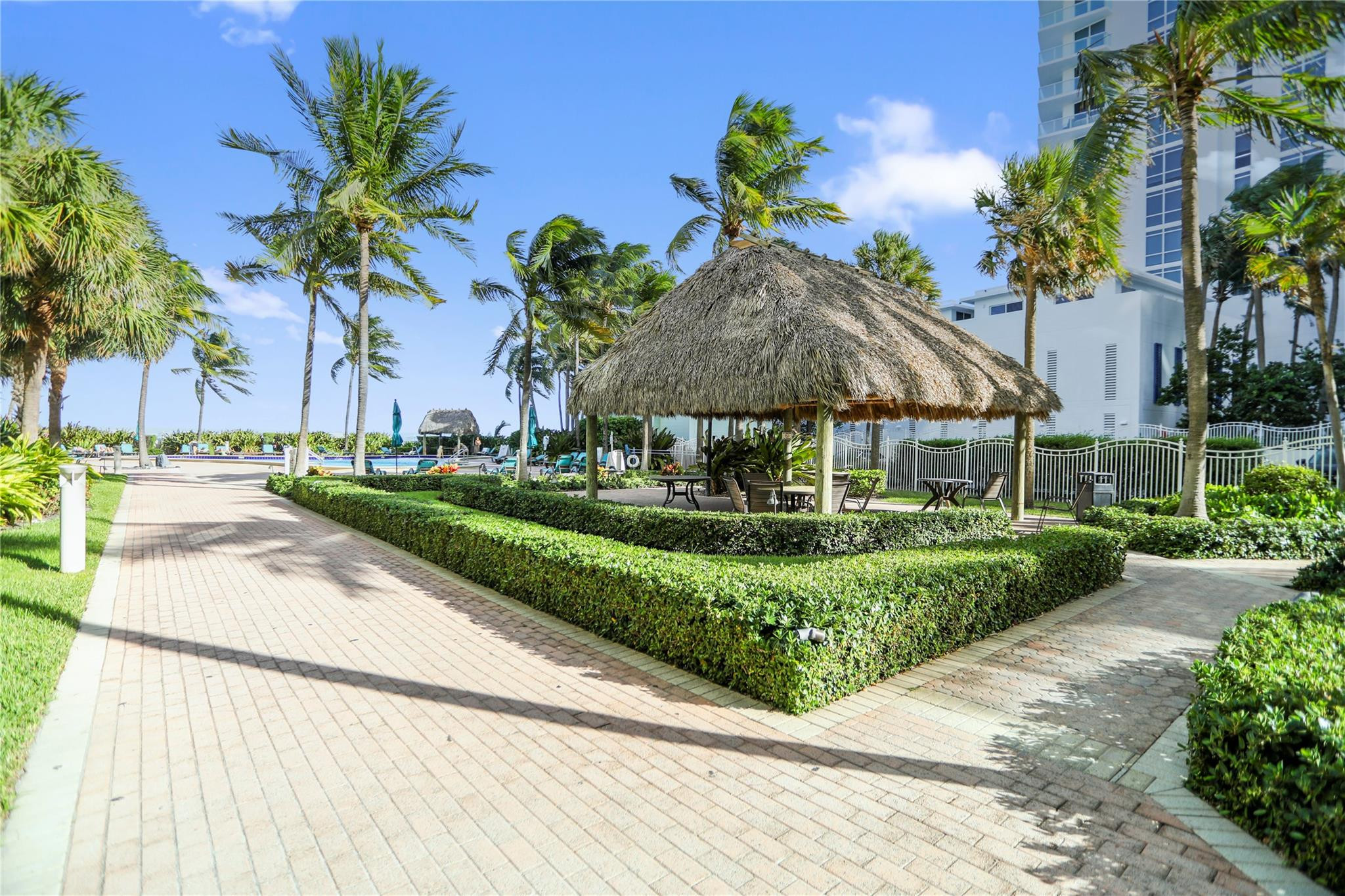 THE TIDES - Residential