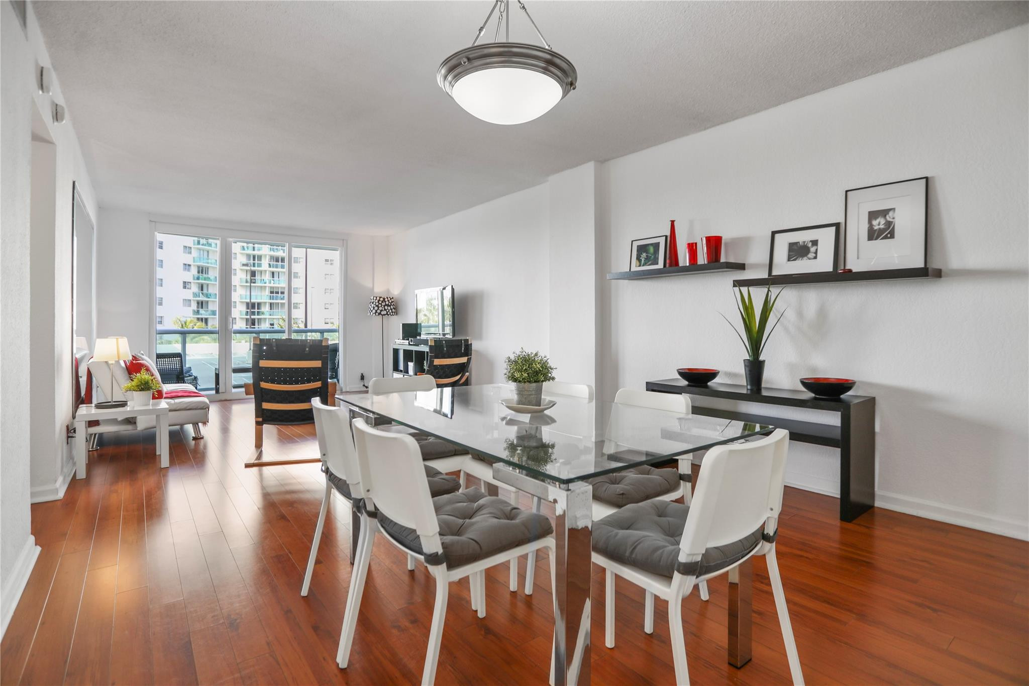 THE TIDES - Residential