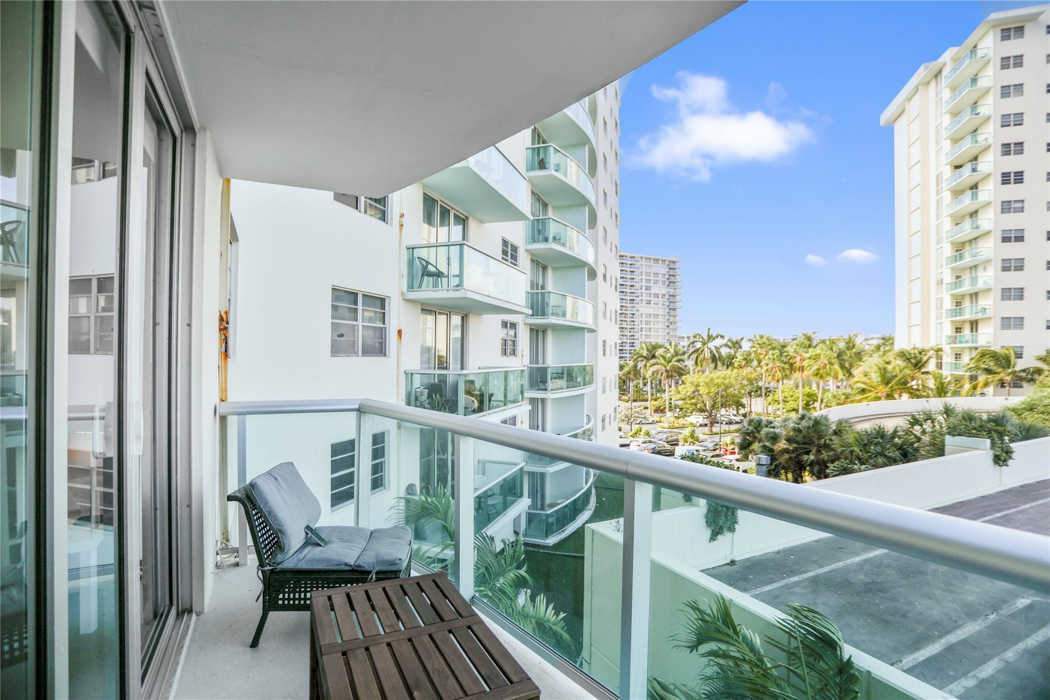 THE TIDES - Residential