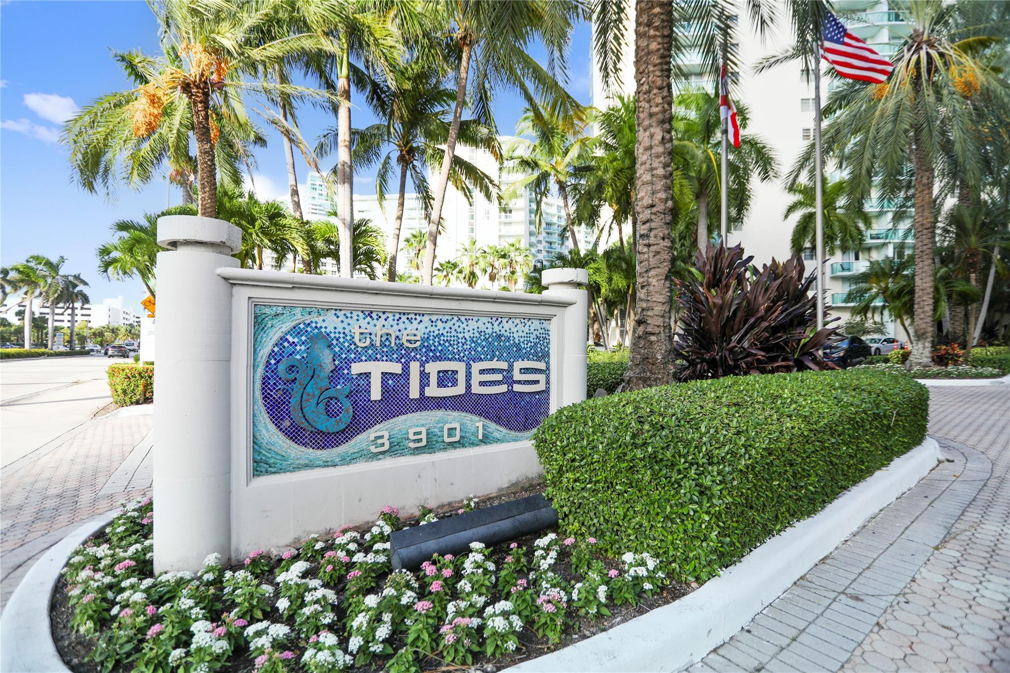 THE TIDES - Residential