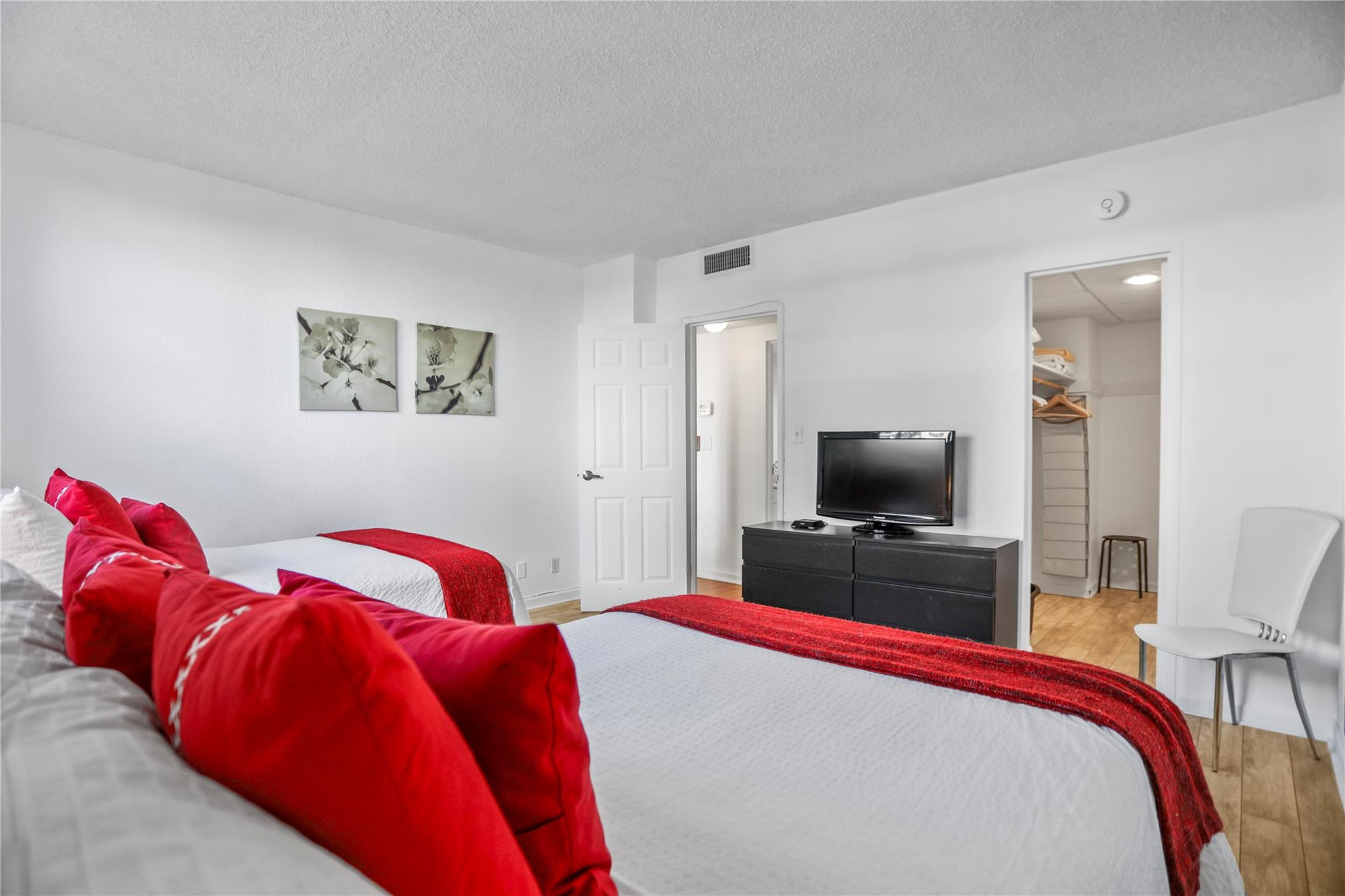 THE TIDES - Residential