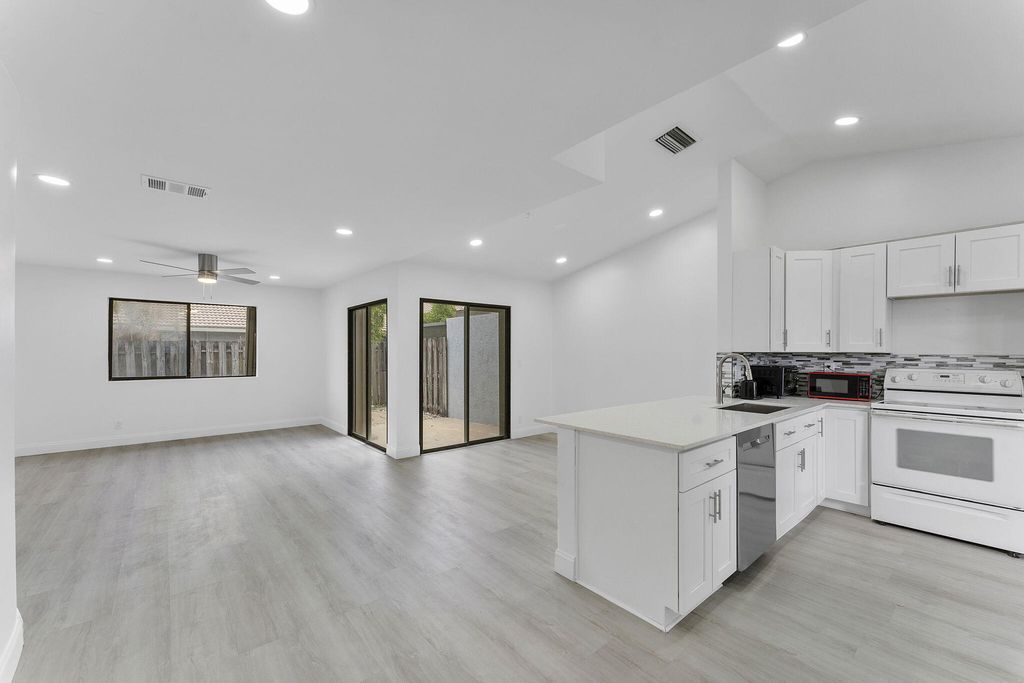 Photo of 9905 61st Way S #B, Boynton Beach, FL 33437 (MLS # R11103495)