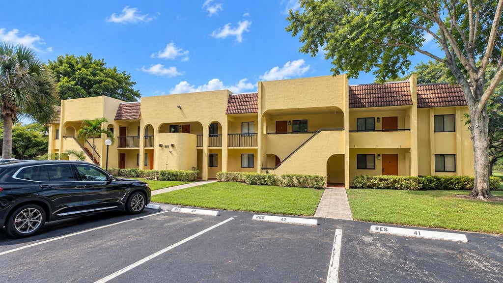 Photo of 918 SW 9th Street Circle, Boca Raton, FL 33486 (MLS # B26078350)