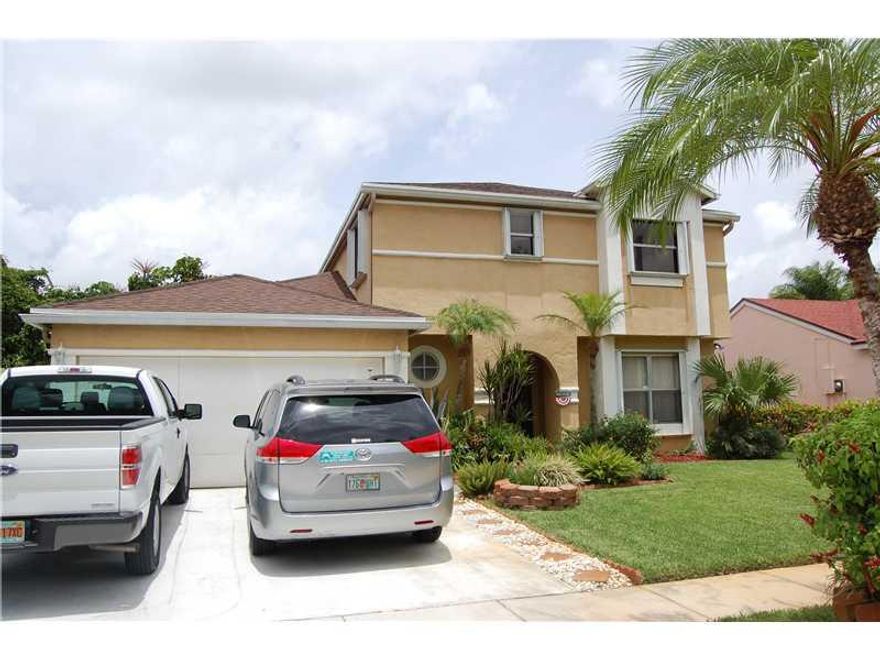 Nice 3 bedroom 2.5 bath, 2 story home in River Run Community.