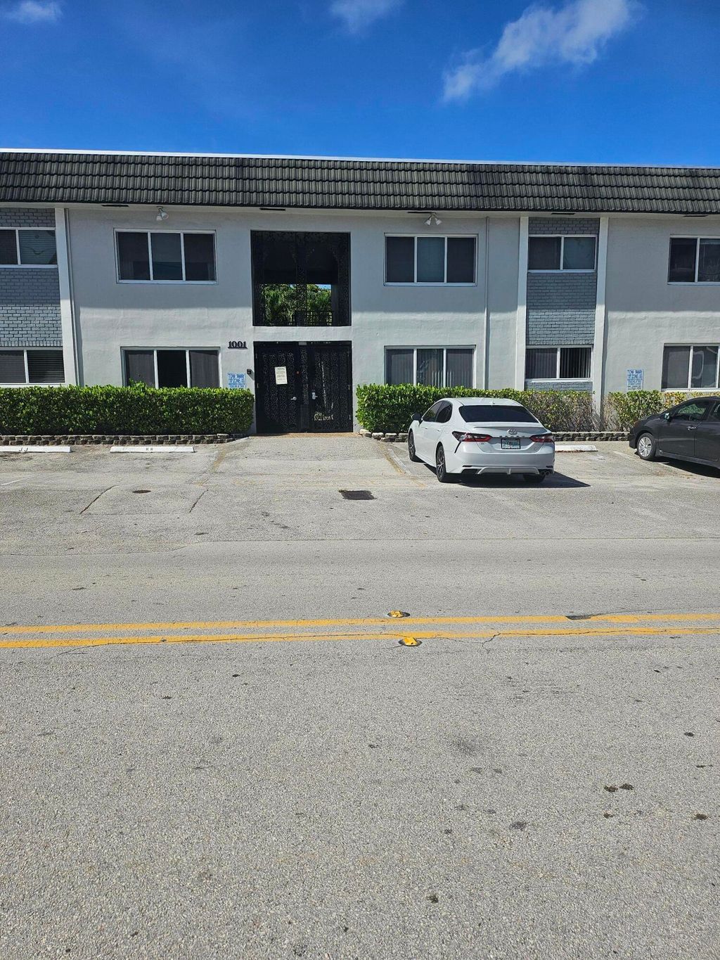 Photo of 1001 SE 16th Street #17, Fort Lauderdale, FL 33316 (MLS # B26012346)