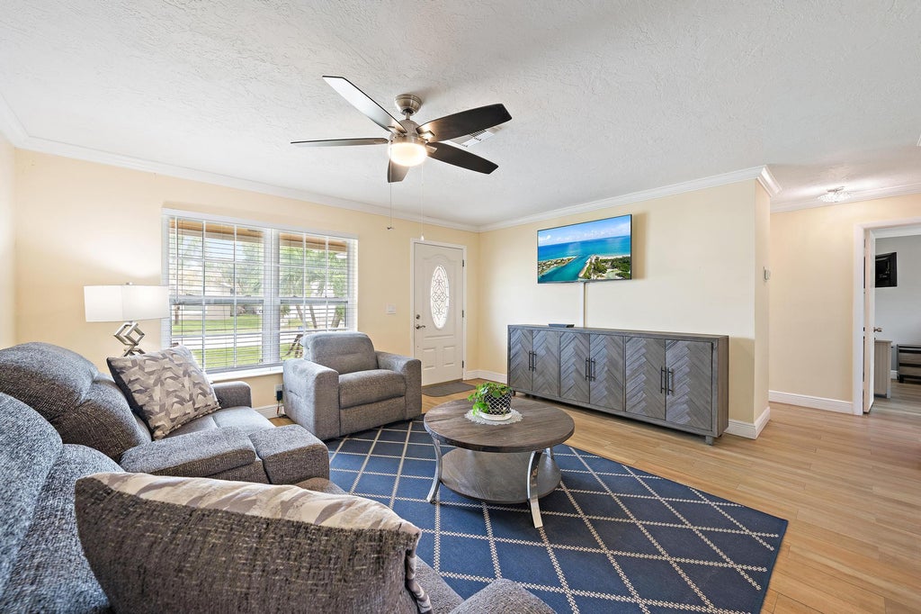 Photo of 171 Banyan Circle, Jupiter, FL 33458 (MLS # B26083037)
