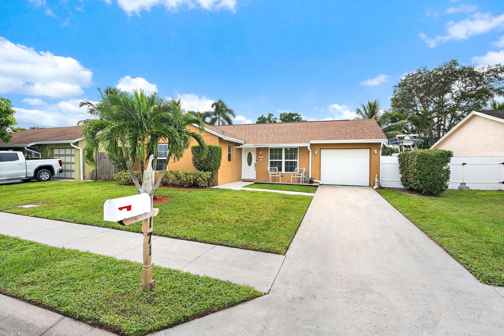 Photo of 171 Banyan Circle, Jupiter, FL 33458 (MLS # B26083037)