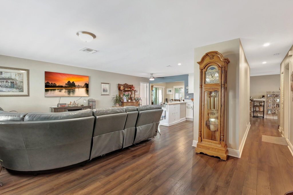 Photo of 1504 SW 22nd Avenue, Boynton Beach, FL 33426 (MLS # R11070309)