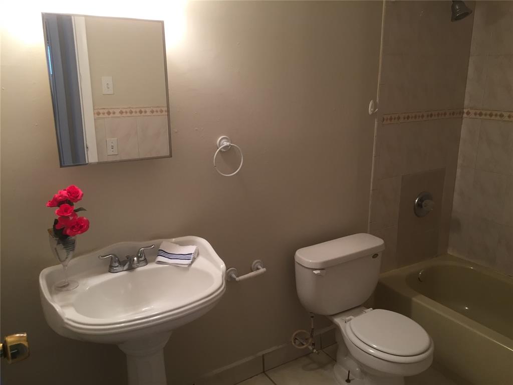 Broadview Country Club - Residential Lease