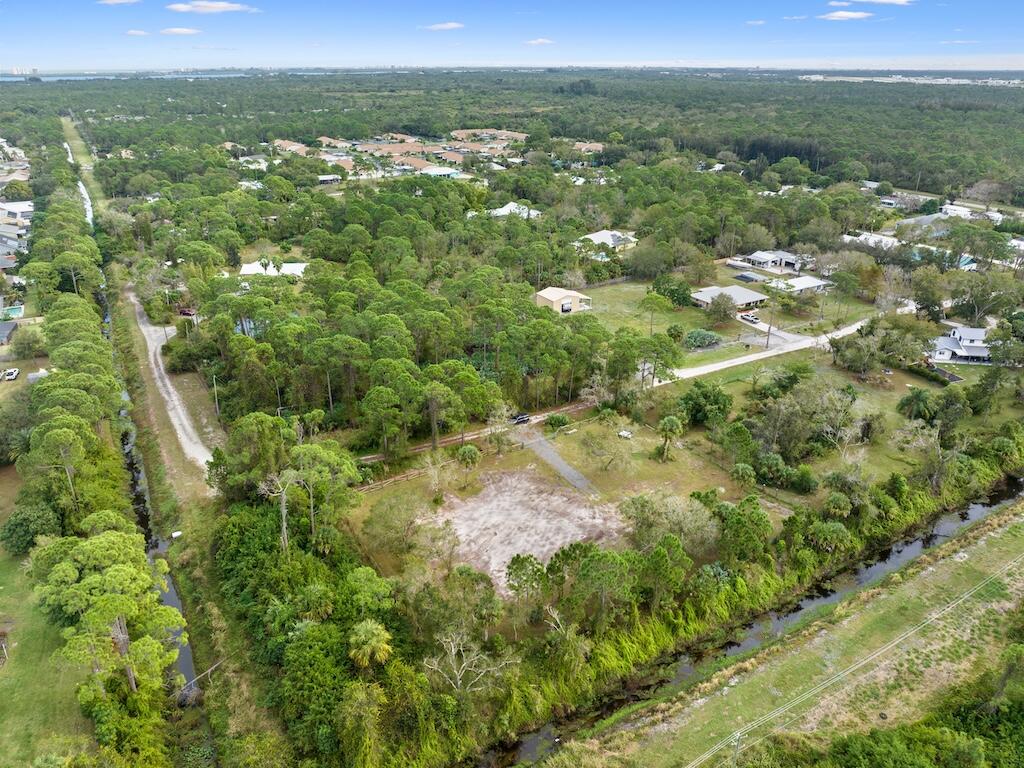 METES AND BOUNDS - Land