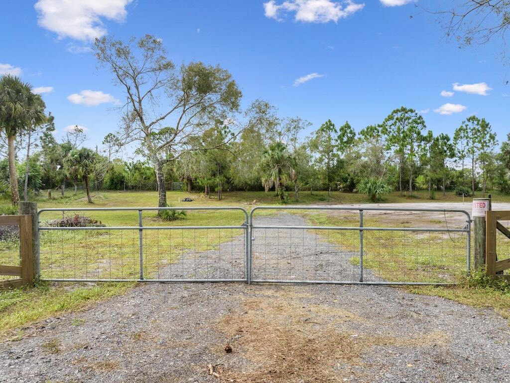 METES AND BOUNDS - Land