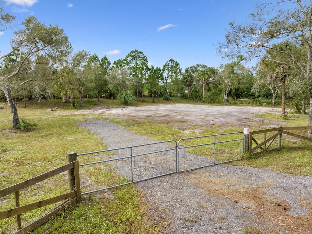 METES AND BOUNDS - Land