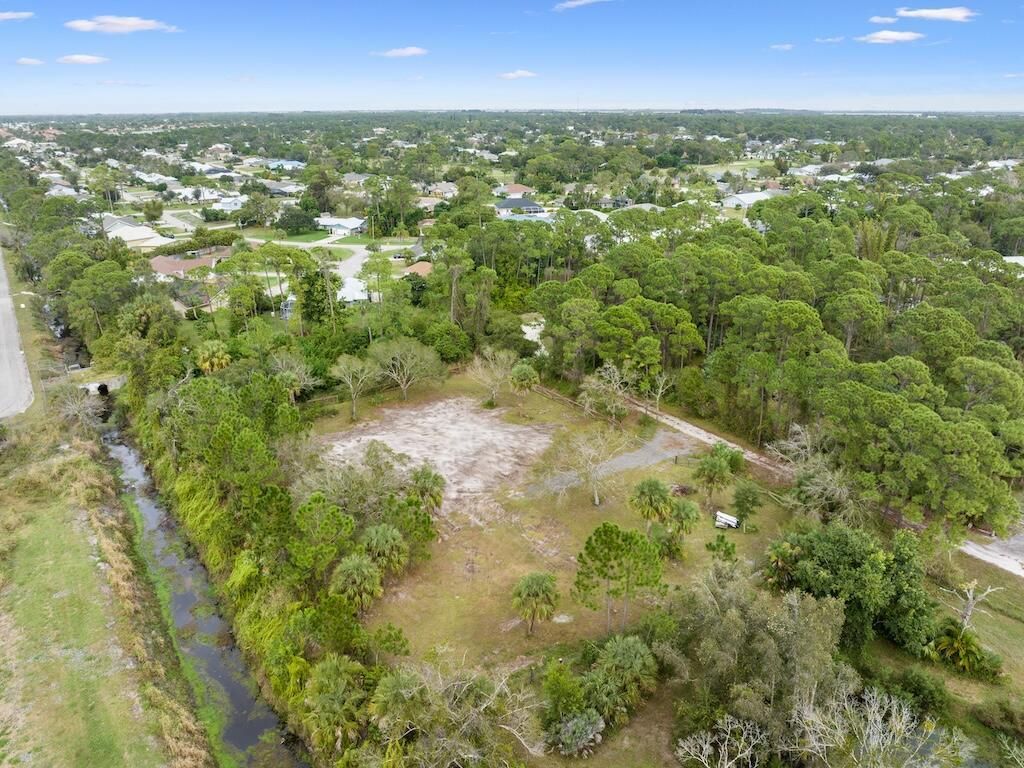 Photo of 4911 Grovers Road, Fort Pierce, FL 34951 (MLS # R11147110)