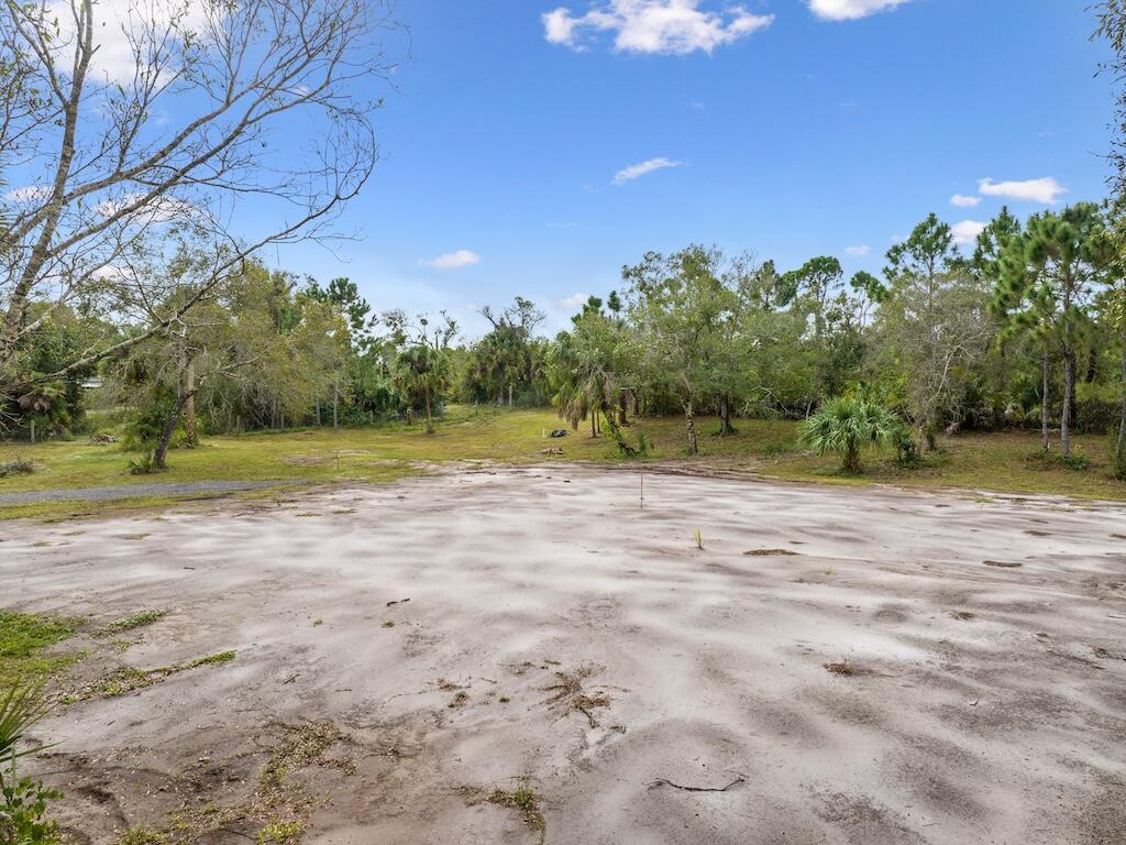 METES AND BOUNDS - Land