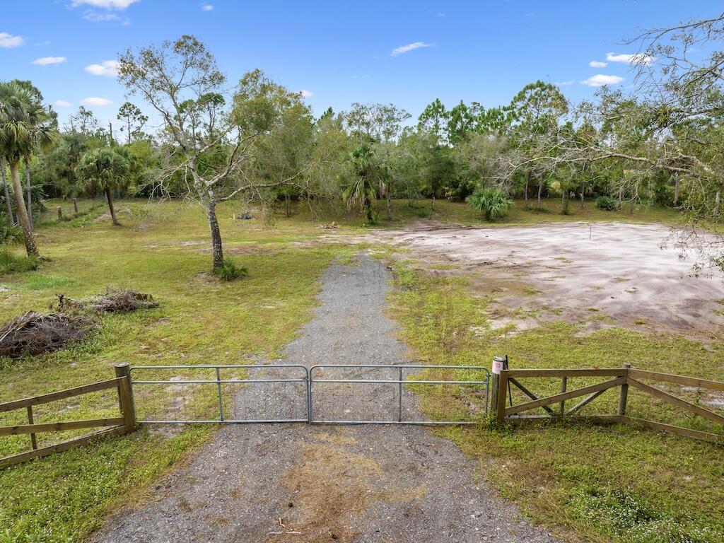 METES AND BOUNDS - Land