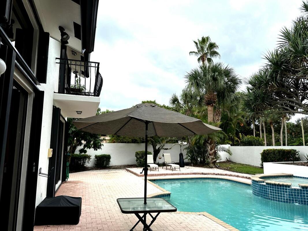 View photos, virtual tours, details... 6382 Via Rosa