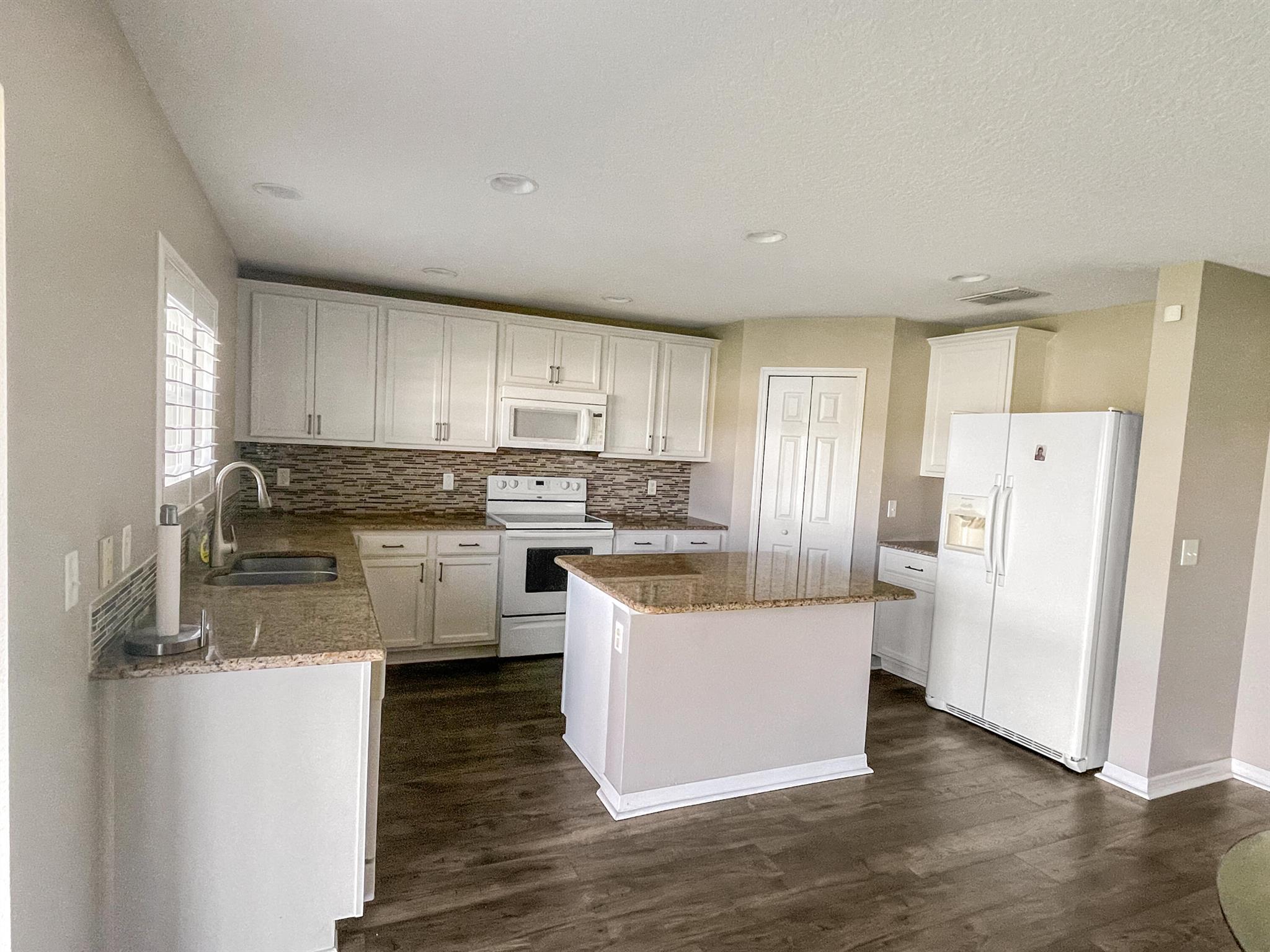 LANCASTER AT LOCH LEVEN P - Residential Lease