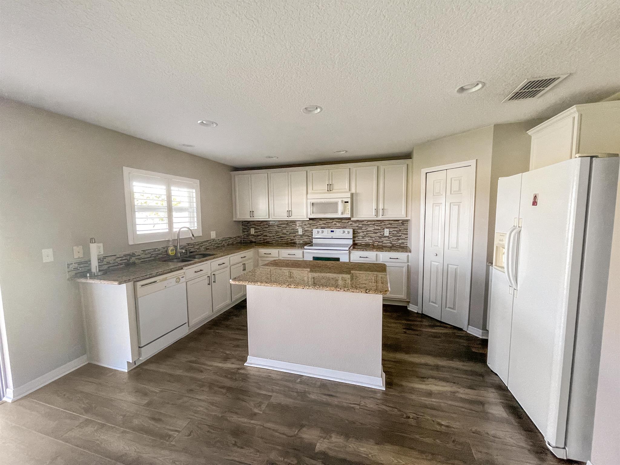 LANCASTER AT LOCH LEVEN P - Residential Lease