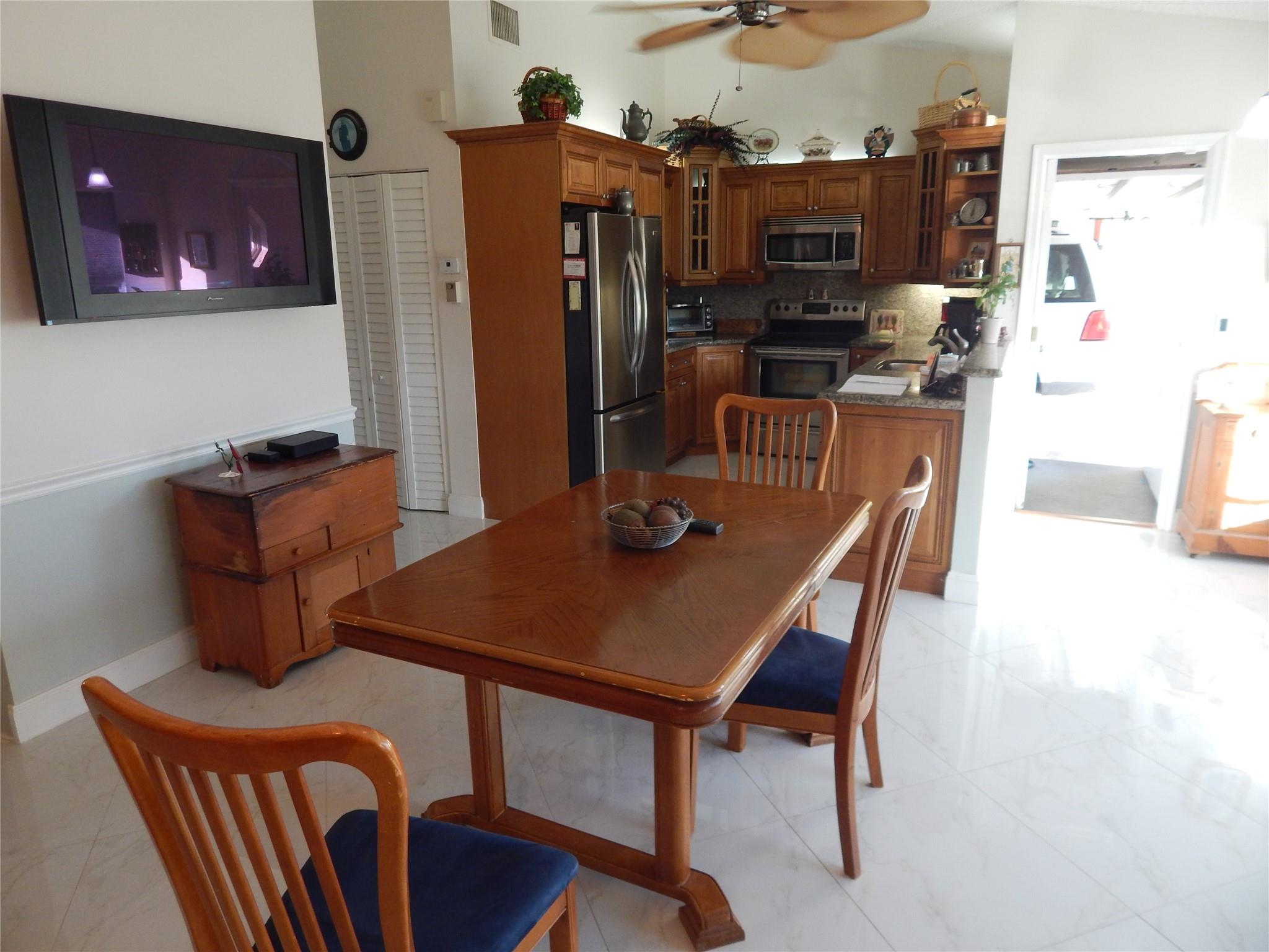 7921 NW 4th St, Plantation, FL, 33324/$619,000 3 7921 NW 4th St