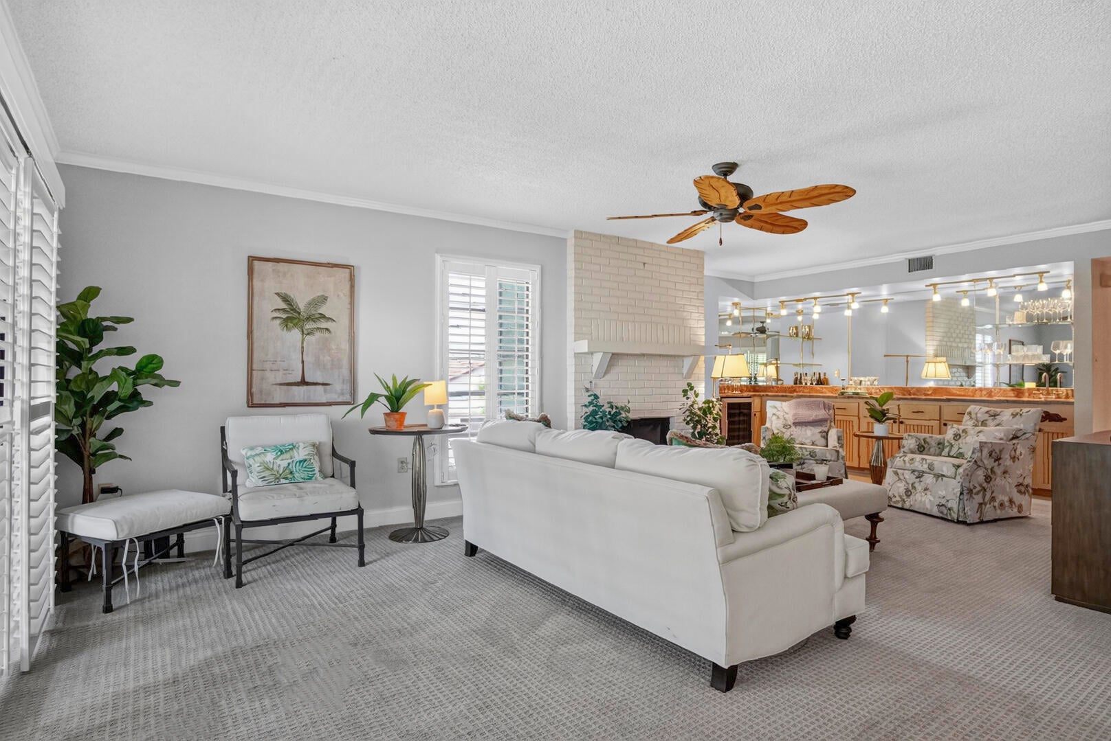 3400 TWIN LAKES Terrace 201