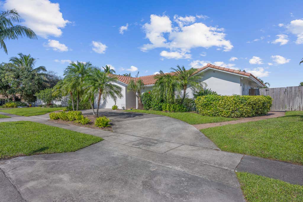 Photo of 1051 NW 9th Street, Boca Raton, FL 33486 (MLS # B26028105)